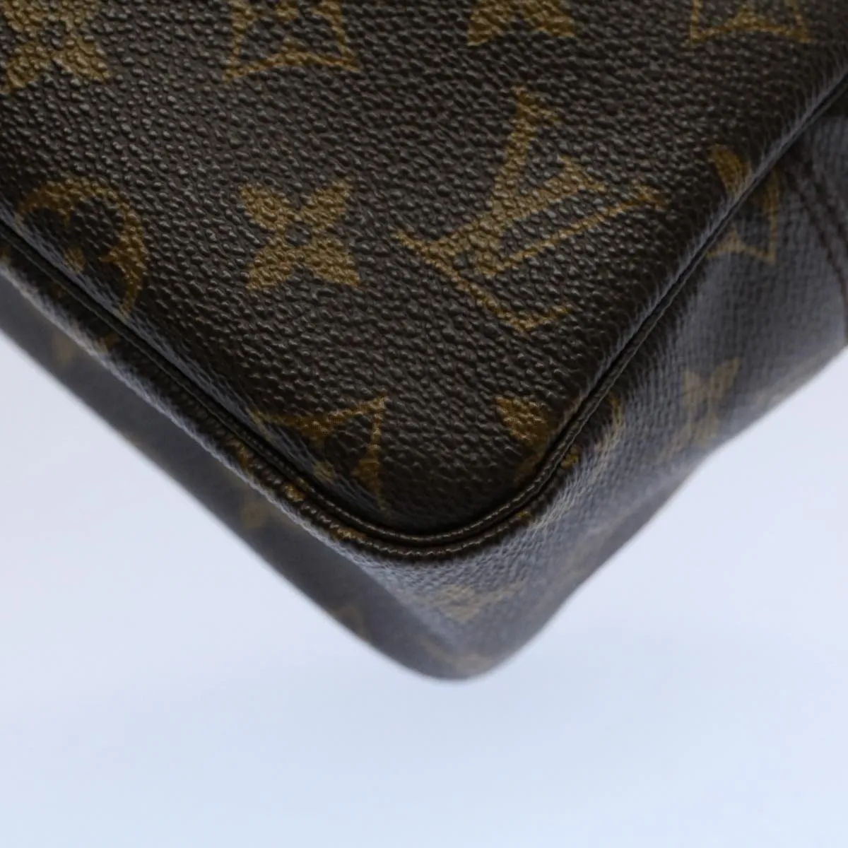 Louis Vuitton Trousse Toilette 28 Clutch