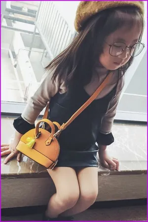 Lovely PU Chain Kids Purse Handbags F071